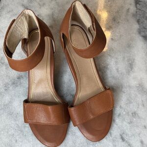 Vionic Brown Women's Sandals Velcro strap size 9 padded sole, #6218 NWOB